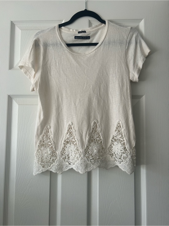 Abercrombie & Fitch Tops - Abercrombie & Fitch Cream Short Sleeve Top with Lace Hem